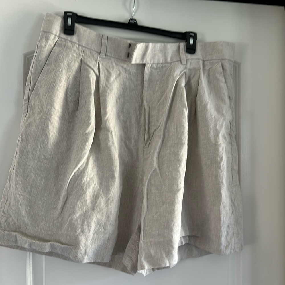Banana Republic women’s size 20 linen beige colored dress shorts